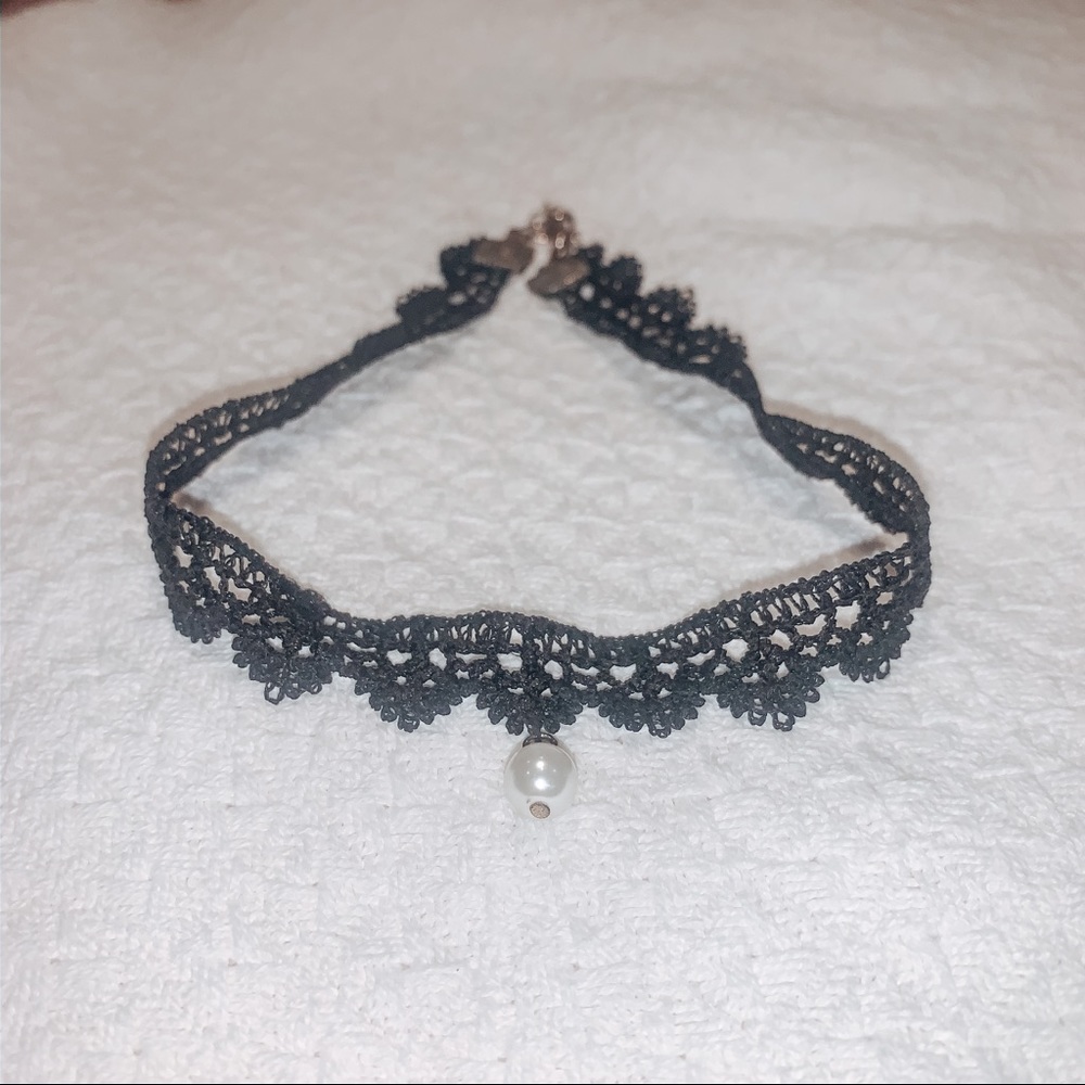 Black lace choker with fake pearl